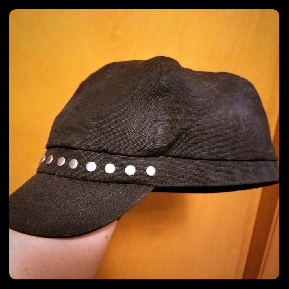 Harley Davidson shorter brim hat.